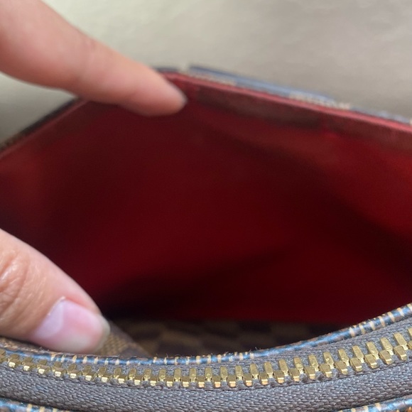 Louis Vuitton Crossbody - Picture 5 of 15